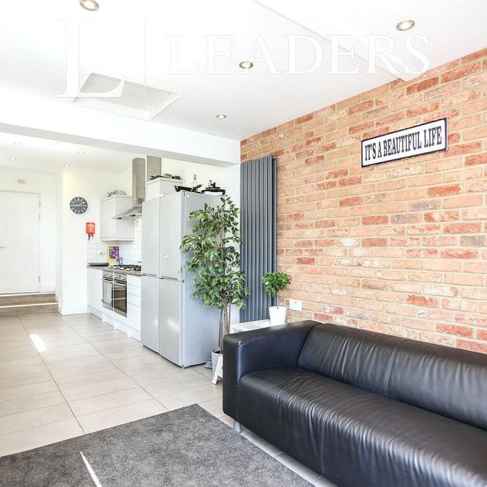 1 bedroom in a house share to rent - Photo 1