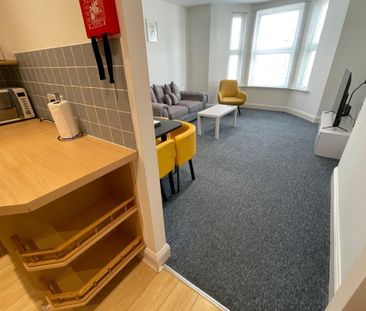 Lansdowne Road - Photo 2