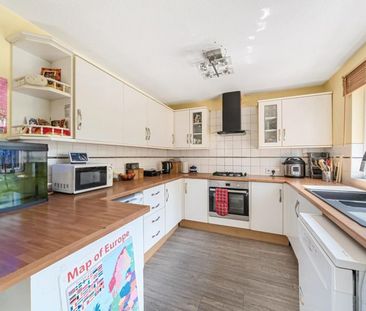 3 bedroom semi-detached house to rent - Photo 2