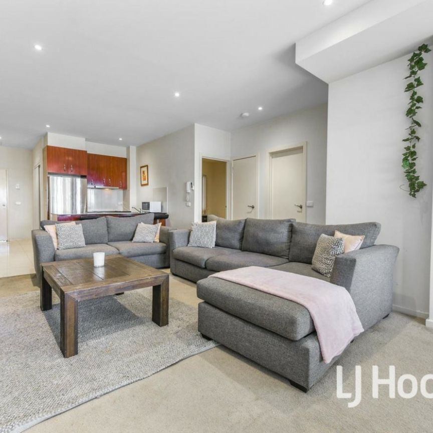 SPACIOUS 2-BEDROOM UNIT IN THE HEART OF DANDENONG!!! - Photo 1