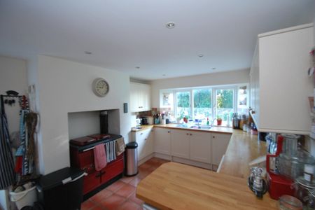 Petersfield - Photo 3