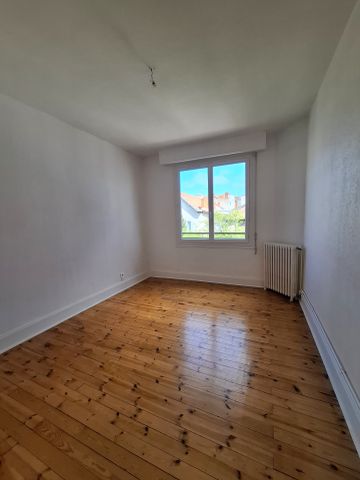 Location Appartement 4 pièces 71m² VICHY 03200 - Photo 2