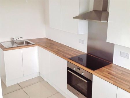 2 bedroom flat to rent - Photo 4