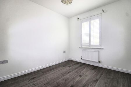 4 bedroom semi-detached house to rent - Photo 4