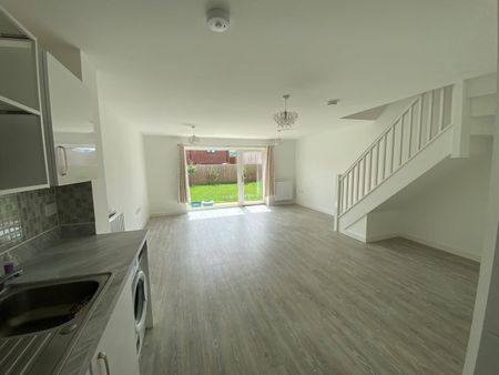 3 Bed Terraced House, Crop Leaze, BS34 - Photo 5