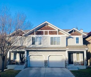 **1800 sq feet - Beautiful 3 Bedroom, finished basement & single car garage** — 3 Bedrooms Townhouse - Photo 1