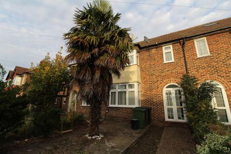 3 bedroom terraced house to rent - Photo 5