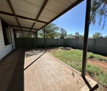 3 BEDROOM 1 BATHROOM DUPLEX IN SADADEEN CLOSE TO SCHOOLS AND CHILDCARE - Photo 3