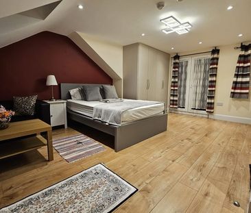 Room in a Shared House, Kinfauns Road, IG3 - Photo 2