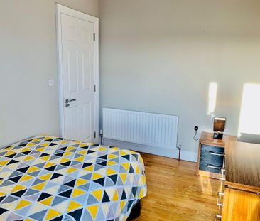 Duncairn Gardens, Room 4, All Bills Included, Belfast, BT15 2GN - Photo 2