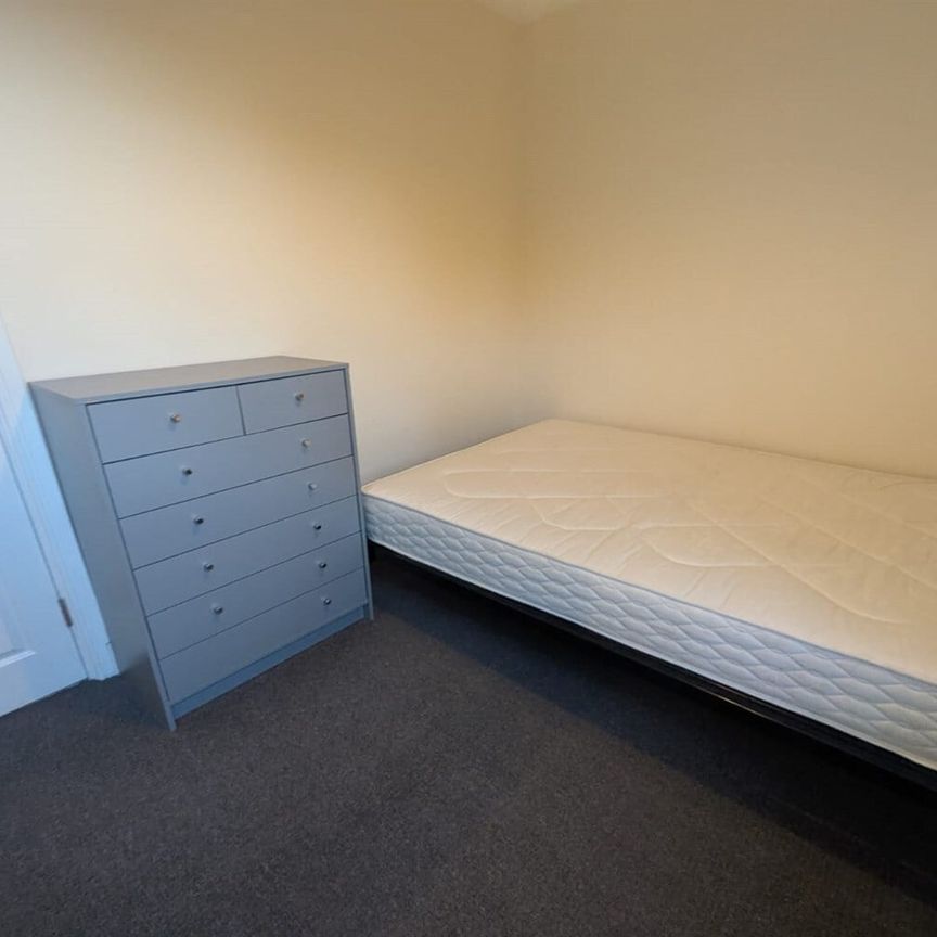 Montague Street, (Room 5), Beeston, NG9 1BA - Photo 1