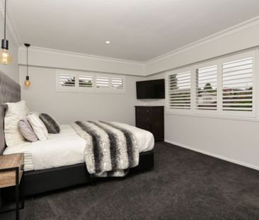 This super-sized family home knows how to balance business with lei... - Photo 6