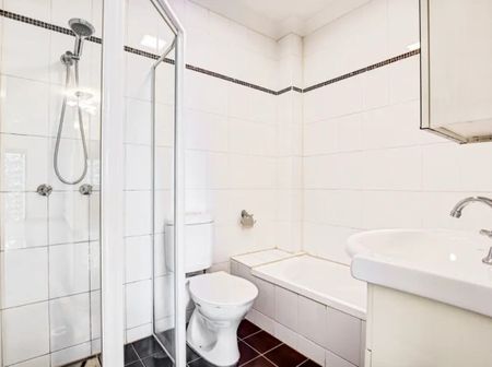 Strathfield - Photo 2