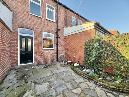 2 bedroom terraced house to rent - Photo 5