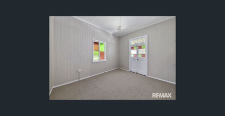 Fully Restored 3 bedroom Queenslander with sunroom - short walk to town. - Photo 4