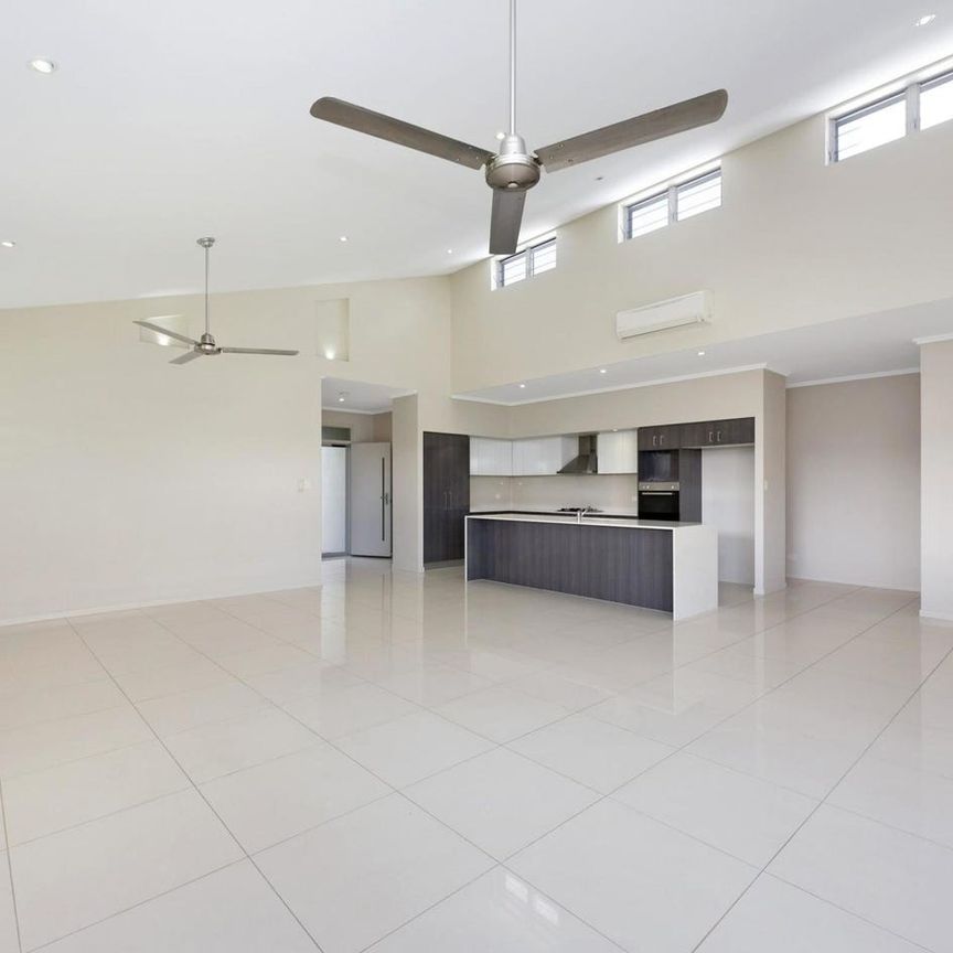 Stunning family home in Burdell! - Photo 1