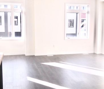 For Lease - 978 Kicking Horse Path, Oshawa, Ontario - Photo 3