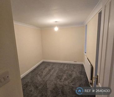 4 bedroom end of terrace house to rent - Photo 6