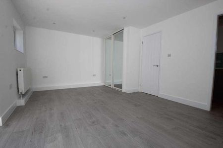 Brand New Studio In The Town Centre, HP1 - Photo 4