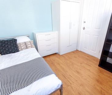 4 bedroom terraced house to rent - Photo 2