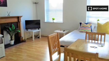 One-bedroom apartment for rent in Dublin - Photo 3