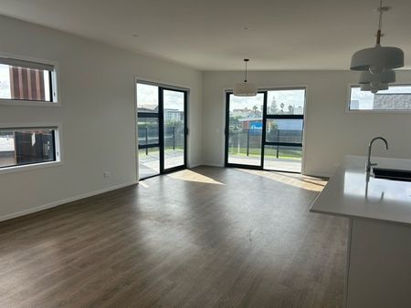 Luxury Home Beachside and Views - Papamoa - Photo 4