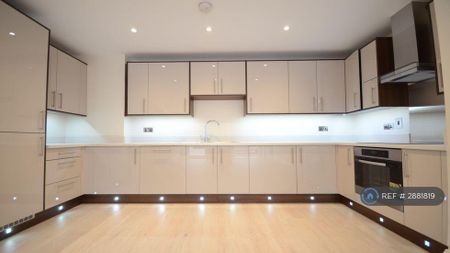 3 bedroom flat to rent - Photo 5