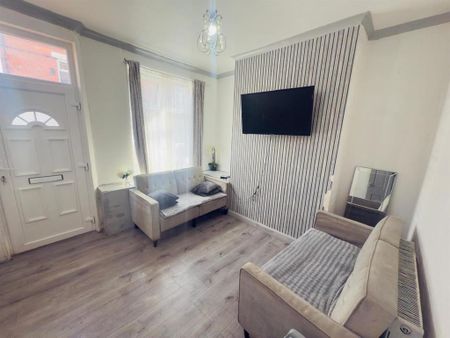 2 bedroom end of terrace house to rent - Photo 3