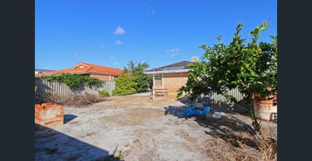 Character home near the Swan - Photo 2