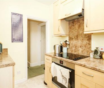 1 bedroom in a house share to rent - Photo 4