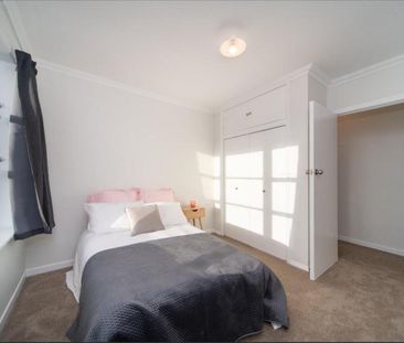 Tidy, Modern & warm home - Photo 6