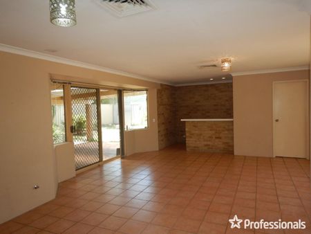 65 Forest Lakes Drive, Thornlie WA 6108 - Photo 5