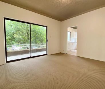 Conveniently located Two Bedroom Apartment - Photo 3