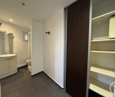 Location Appartement 1 pièce 23m² LA VALENTINE 11ème - Photo 4