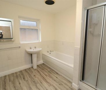 3 bedroom detached bungalow to rent - Photo 5