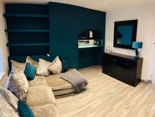 2 Bed End Terrace, Capstone Road, BR1 - Photo 1