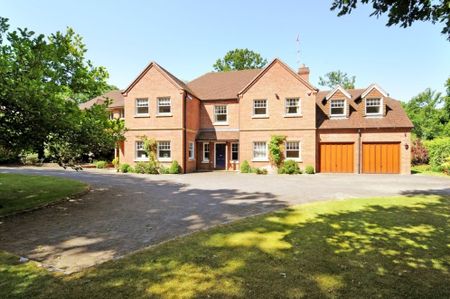 6 bedroom detached house to rent - Photo 2