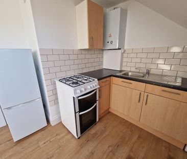 2 Bed Flat, Beatrice Avenue, SW16 - Photo 3