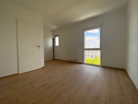 Location Appartement 4 pièces 99m² ORLEANS 45100 - Photo 2