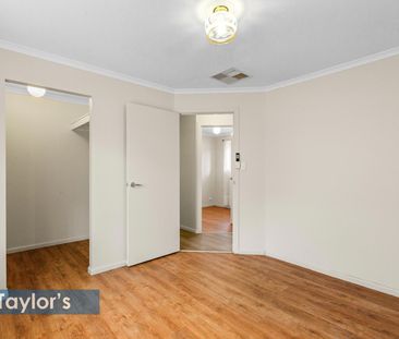 ATTRACTIVE VILLA STYLE HOME THAT'S SURE TO PLEASE! - Photo 1