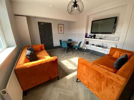 Large Rooms | Bills Inc | 15 Mins to Singleton Room 4 - Photo 2