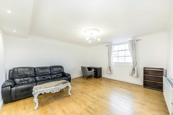 Stoke Newington Church Street - Photo 1