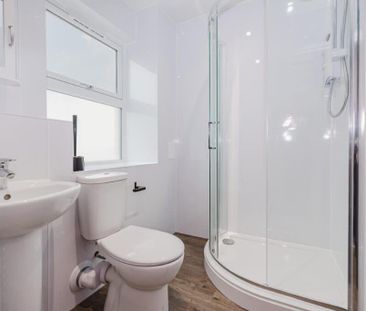 6 bedroom terraced house to rent - Photo 4