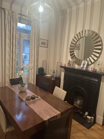 Beautiful spacious and welcoming bright room - Photo 2
