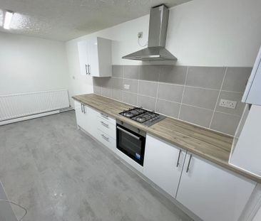 3 bedroom terraced house to rent - Photo 4