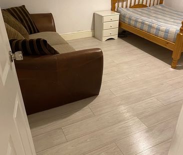 Room in a Shared House, Wilbraham Road, M14 - Photo 2