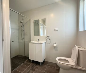 Lifestyle Living Steps from Shops, Cafés & the Foreshore - Photo 3