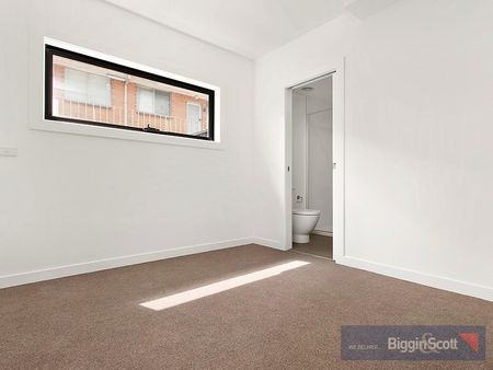 Modern two bedder! - Photo 5