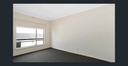 Bright & Spacious 2 Storey Home in a Prime Location - Photo 4