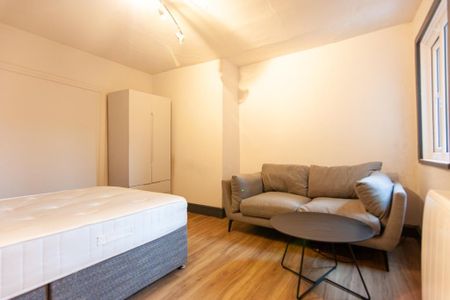 3 bedroom apartment to rent - Photo 2